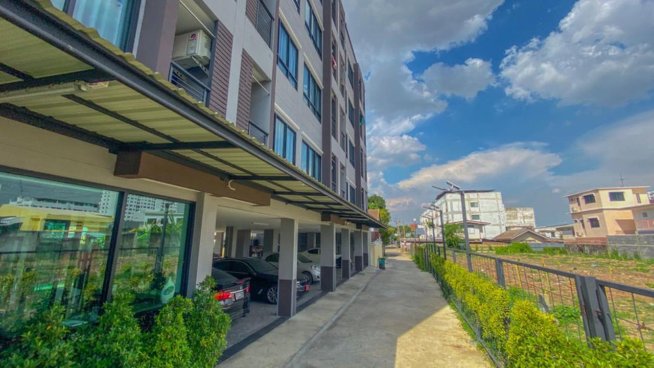 曼谷 Plearnwan Deluxe Mansion酒店 外观 照片